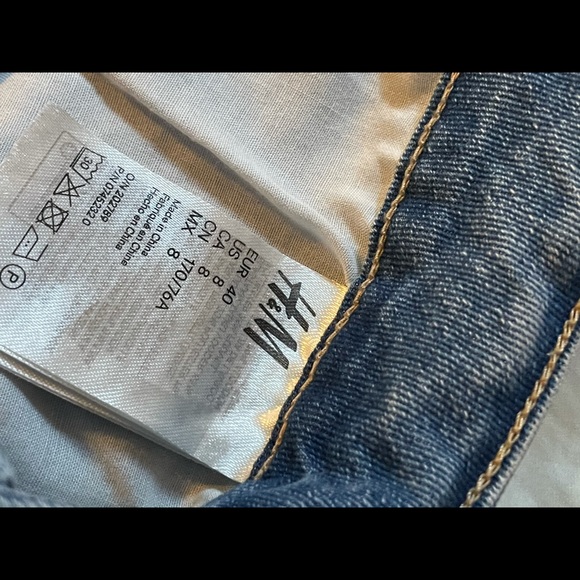 Denim mini skirt H&M size 8 - Picture 2 of 4